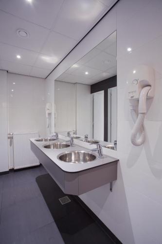 Fürdőszoba, The Flying Pig Downtown near Anne Frank Ház Fürdőszoba, The Flying Pig Downtown near Anne Frank Ház