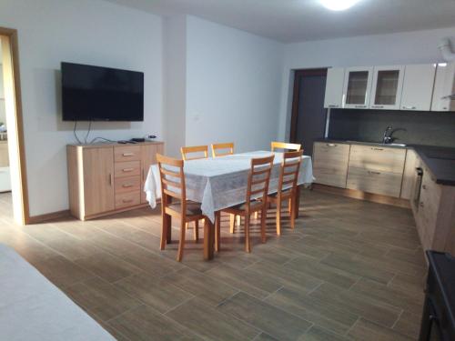 Konyha, APARTMAJI MATAŽIN (APARTMAJI MATAZIN) in Ankaran Konyha, APARTMAJI MATAŽIN (APARTMAJI MATAZIN) in Ankaran