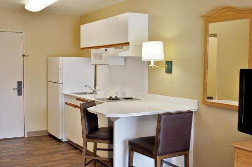 Kitchen, Extended Stay America Suites - Orlando - Altamonte Springs in Winter Park / Altamonte Springs Kitchen, Extended Stay America Suites - Orlando - Altamonte Springs in Winter Park / Altamonte Springs