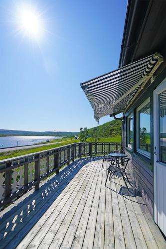 Erkély/terasz, Rivdnji Holiday Home Smørfjord in Russenes Erkély/terasz, Rivdnji Holiday Home Smørfjord in Russenes