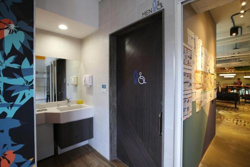 Bathroom, Loosha Hostel in Taichung Bathroom, Loosha Hostel in Taichung