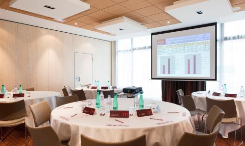 Pusat Bisnis, Hotel Mercure Amiens Cathedrale in Amiens Pusat Bisnis, Hotel Mercure Amiens Cathedrale in Amiens