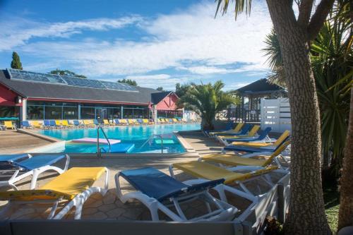 Πισίνα, Mobil-home 6-8 pers Domaine de Kerlann in Πον-Αβέν Πισίνα, Mobil-home 6-8 pers Domaine de Kerlann in Πον-Αβέν
