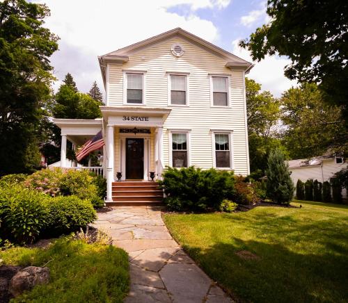 כניסה, 34 State "Historic Luxury Suites" Skaneateles in Skaneateles (NY) כניסה, 34 State "Historic Luxury Suites" Skaneateles in Skaneateles (NY)