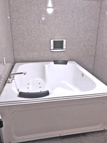 Hot tub, Hotel Pal Anesso Nakatsu (Love Hotel) in Nakatsu Hot tub, Hotel Pal Anesso Nakatsu (Love Hotel) in Nakatsu