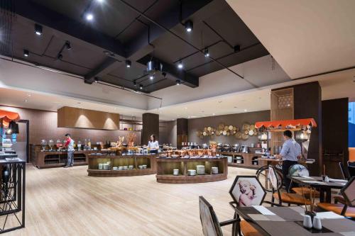 Restaurant, Luminor Hotel Kota by WH in Mangga Besar Restaurant, Luminor Hotel Kota by WH in Mangga Besar