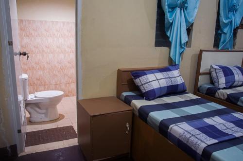 Bathroom, RedDoorz @ Calceta Street Cogon in Bohol Bathroom, RedDoorz @ Calceta Street Cogon in Bohol