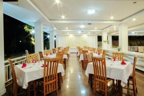 Restaurant, Puri Saron Hotel Senggigi in Lombok Restaurant, Puri Saron Hotel Senggigi in Lombok