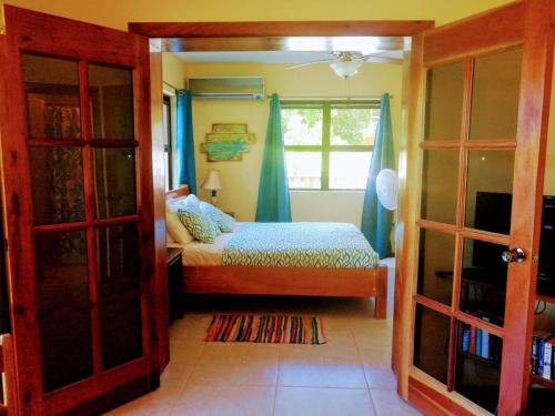Dolce Cabana Waterfront Suites in 普拉森西亚 Dolce Cabana Waterfront Suites in 普拉森西亚