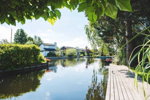 Luxury villa on peaceful location. Boat optional in Groenlandsekade en Vinkenkade Luxury villa on peaceful location. Boat optional in Groenlandsekade en Vinkenkade