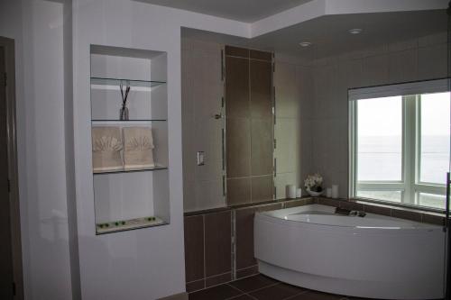 Bathroom, Otter Beach Lodges in Homer (AK) Bathroom, Otter Beach Lodges in Homer (AK)