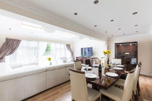 Hotel 2 Bedroom In Kingston Centre