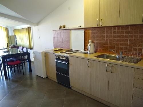 ห้องครัว, Apartmani Neda Bane in เปโตรวาซ ห้องครัว, Apartmani Neda Bane in เปโตรวาซ