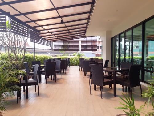 Restaurant, A BIZZ Hotel in Lampang Restaurant, A BIZZ Hotel in Lampang