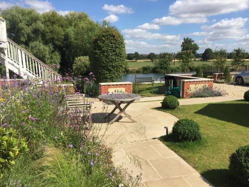 Jardín, Thames Edge Rooms in Wallingford Jardín, Thames Edge Rooms in Wallingford