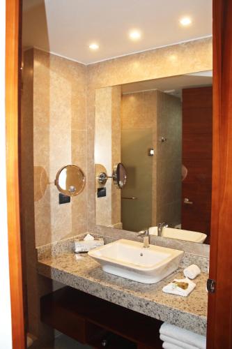 This photo about Habitaciones Privadas Dentro del Hotel Sonata shared on HyHotel.com