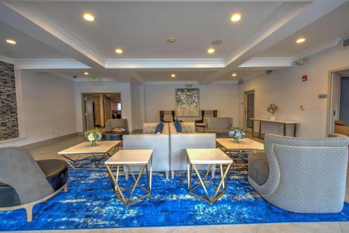 Entrance, Best Western Plus Media Center Inn and Suites in Universal City Entrance, Best Western Plus Media Center Inn and Suites in Universal City