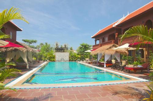 Swimming pool, Delux Villa in Battambang Swimming pool, Delux Villa in Battambang