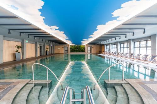 Úszómedence, HVD Grand Hotel Suhl Business & Leisure in Suhl Úszómedence, HVD Grand Hotel Suhl Business & Leisure in Suhl