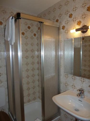 Bathroom, Landgasthof Wellmann in Markt Taschendorf Bathroom, Landgasthof Wellmann in Markt Taschendorf