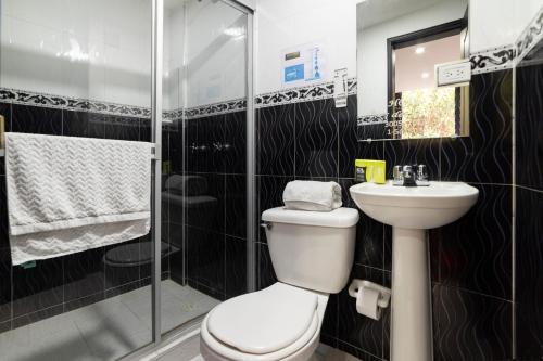 This photo about Ayenda 1040 Aces del Dorado shared on HyHotel.com