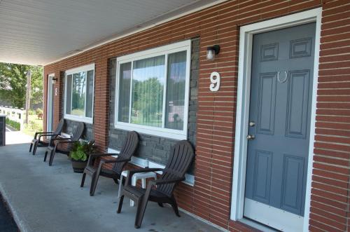 Balcony/terrace, Sara Glen Motel - Saratoga Springs-Glens Falls in Glens Falls (NY) Balcony/terrace, Sara Glen Motel - Saratoga Springs-Glens Falls in Glens Falls (NY)