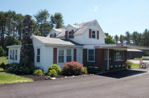 Exterior view, Sara Glen Motel - Saratoga Springs-Glens Falls in Glens Falls (NY) Exterior view, Sara Glen Motel - Saratoga Springs-Glens Falls in Glens Falls (NY)