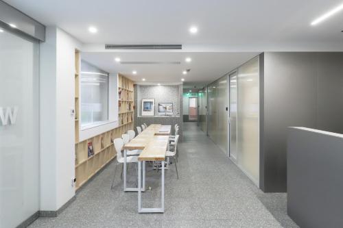 Bar/lounge, WeFlow Hostel (Shanghai Xintiandi) in Shanghai Bar/lounge, WeFlow Hostel (Shanghai Xintiandi) in Shanghai