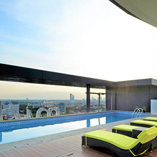 Swimming pool, Midtown Residence Marvell City Surabaya near BCA Bank Swimming pool, Midtown Residence Marvell City Surabaya near BCA Bank