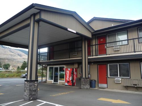 Pintu masuk, Super 8 By Wyndham Kamloops East in Kamloops (BC) Pintu masuk, Super 8 By Wyndham Kamloops East in Kamloops (BC)