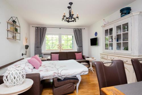 Landhaus Schnorrenberg, Wellness & Nature in Hellenthal-Hahnenberg Landhaus Schnorrenberg, Wellness & Nature in Hellenthal-Hahnenberg