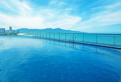 Swimming pool, Muong Thanh Luxury Da Nang hotel in Da Nang Swimming pool, Muong Thanh Luxury Da Nang hotel in Da Nang