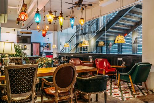 Shared lounge/TV area, Chengdu Flipflop Lounge Hostel in Chengdu Shared lounge/TV area, Chengdu Flipflop Lounge Hostel in Chengdu