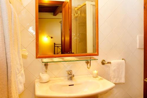 This photo about Agriturismo Giuncola & Granaiolo shared on HyHotel.com