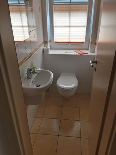 ห้องน้ำ, Ferienwohnung Reddemann in เวสต์เตอร์ชตีเด ห้องน้ำ, Ferienwohnung Reddemann in เวสต์เตอร์ชตีเด