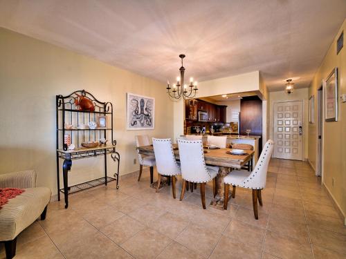 Mont Martre Condo 216 Beachfront 2 bedroom 2 bath at Mont Martre Condos 23117 in Belleair Beach (FL) Mont Martre Condo 216 Beachfront 2 bedroom 2 bath at Mont Martre Condos 23117 in Belleair Beach (FL)