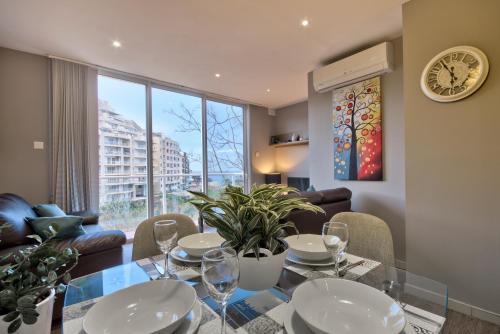 Balluta Bay Beach house with Seaviews