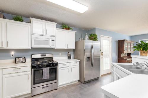 ห้องครัว, Symphony Home near Fort Worth Stockyard, Globe Life, AT&T by HomeStayPros in ฟอสซิล ครีก ห้องครัว, Symphony Home near Fort Worth Stockyard, Globe Life, AT&T by HomeStayPros in ฟอสซิล ครีก