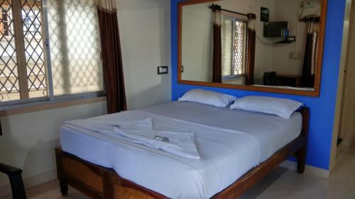 Rocky Guesthouse in Hampi Rocky Guesthouse in Hampi