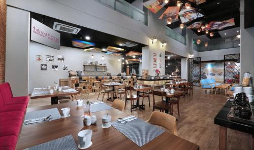 Food and beverages, favehotel Sidoarjo in Sidoarjo Food and beverages, favehotel Sidoarjo in Sidoarjo