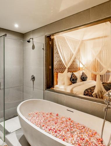 Bathroom, Nirwana Beach and Resort in Bali Bathroom, Nirwana Beach and Resort in Bali