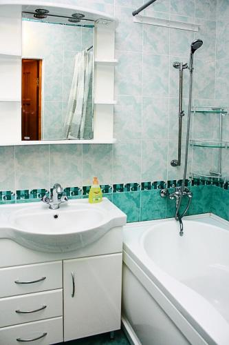 Bathroom, Alliance Apartments na Gazetnom in Rostov On Don Bathroom, Alliance Apartments na Gazetnom in Rostov On Don