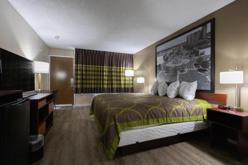 Super 8 by Wyndham Goldsboro in Goldsboro (NC) Super 8 by Wyndham Goldsboro in Goldsboro (NC)