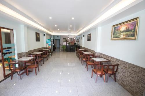 Hoang Kim Hotel near King Anouvong Statue Hoang Kim Hotel near King Anouvong Statue