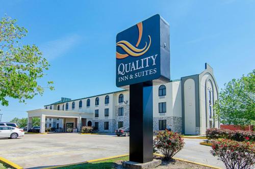 Quality Inn & Suites Near Tanger Outlet Mall Gonzales