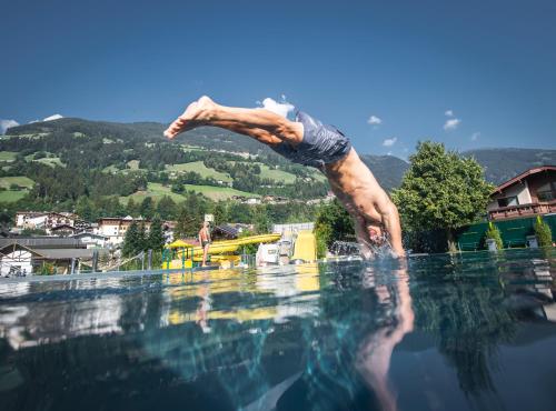 Swimming pool, edelweiss lounge restaurant hotel pizza cafe billard gasthof in Mayrhofen Swimming pool, edelweiss lounge restaurant hotel pizza cafe billard gasthof in Mayrhofen