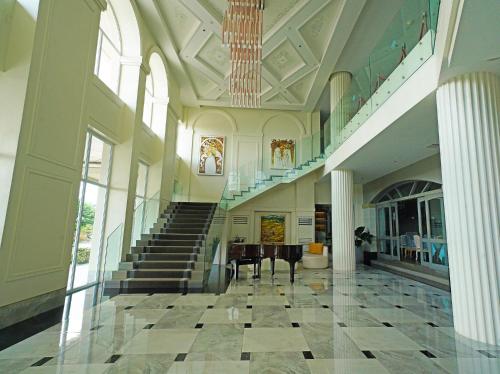 Shared lounge/TV area, Hotel Carlito Tagaytay near Starbucks Shared lounge/TV area, Hotel Carlito Tagaytay near Starbucks