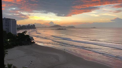 Apto Guarujá de frente para o mar - Praia Astúrias (Apto Guaruja de frente para o mar - Praia Asturias) in Vila Luis Antonio Apto Guarujá de frente para o mar - Praia Astúrias (Apto Guaruja de frente para o mar - Praia Asturias) in Vila Luis Antonio