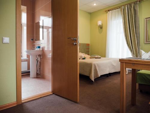Hotel Uyutnaya in مقاطعة كولبينسكي Hotel Uyutnaya in مقاطعة كولبينسكي