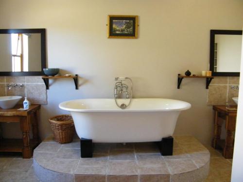 Vonios kambarys, Angler and Antelope Guesthouse in Somerset East Vonios kambarys, Angler and Antelope Guesthouse in Somerset East